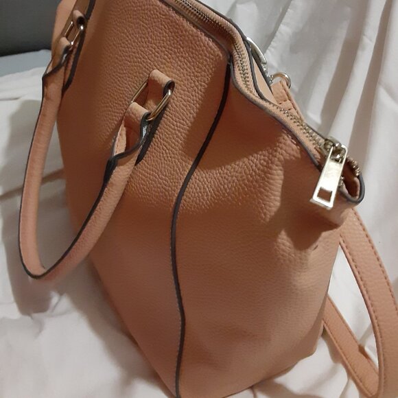 NWOT Just Fab Structured Vegan Leather Handbag And Charm Blush/Light Peach - Picture 2 of 8